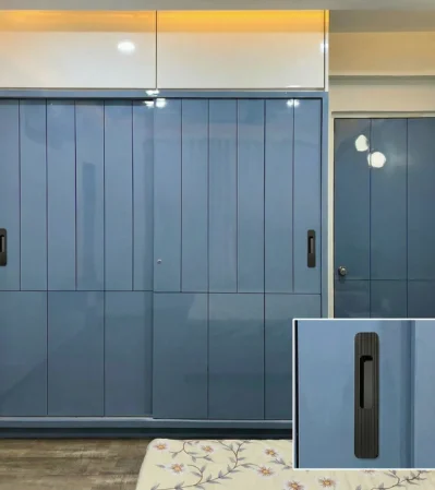 freepik__remove-reflcetion-of-human__55350