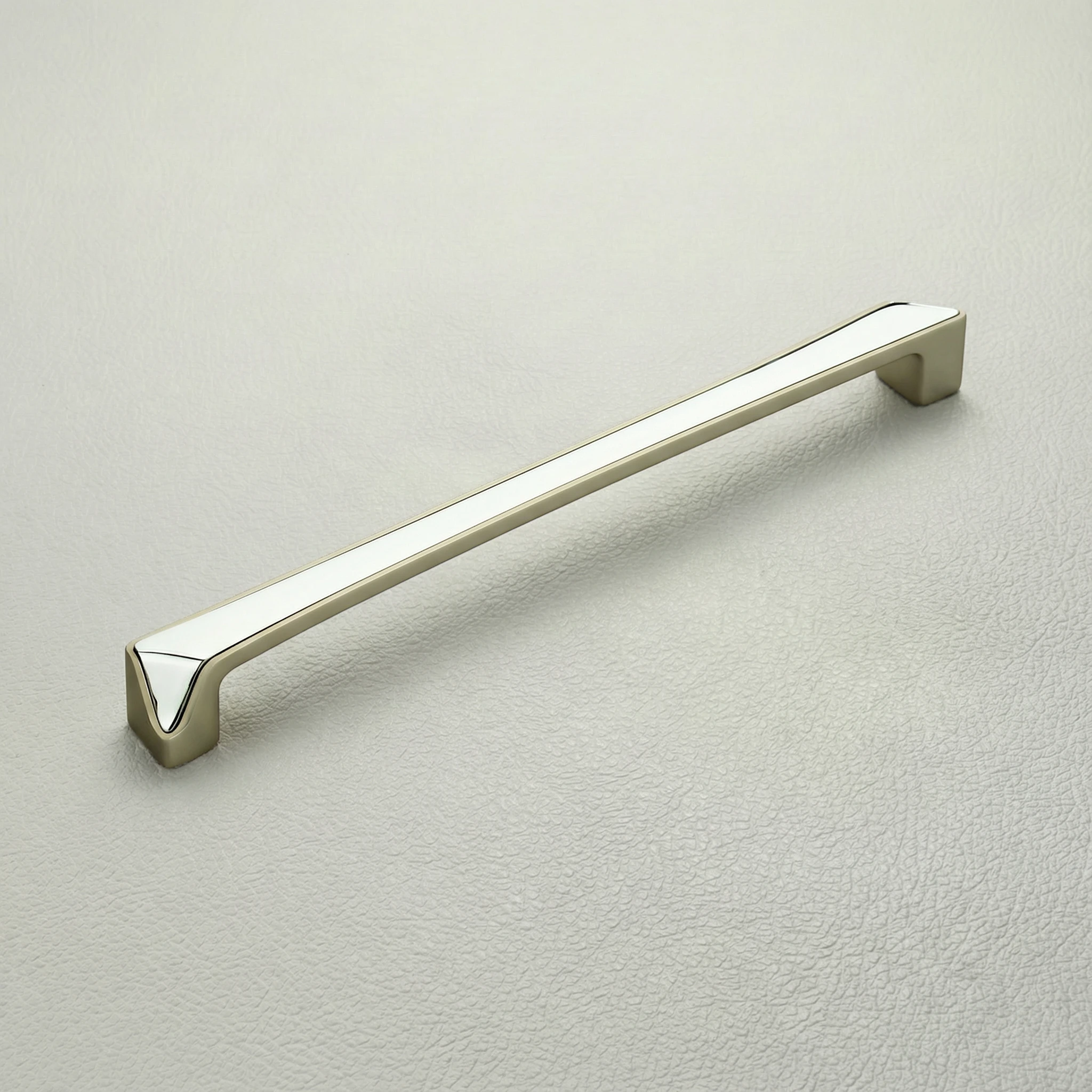H 104 - Decorative Zinc Cabinet Handle with Elegant Dual-Tone Design - Image 2