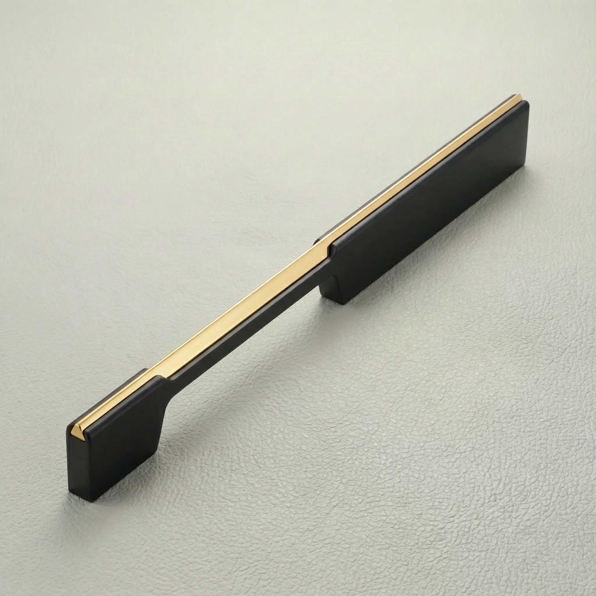 RB 007 - UrbanCraft Aluminum Wardrobe Handle with Refined Finish - Image 3