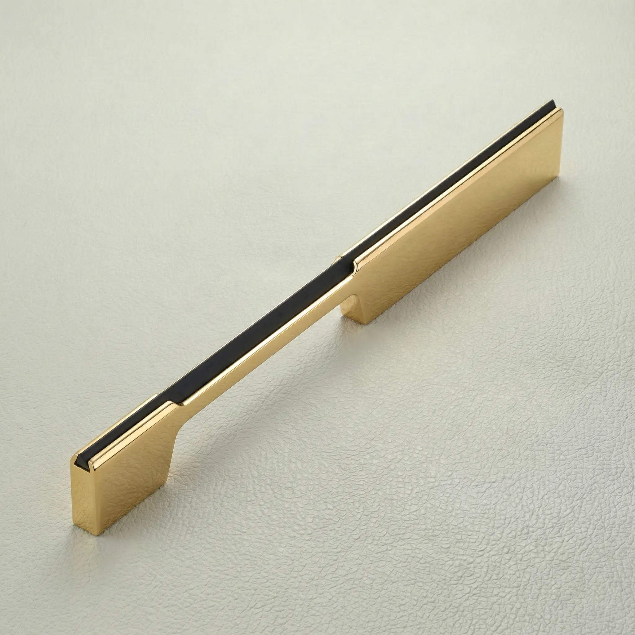 RB 007 - UrbanCraft Aluminum Wardrobe Handle with Refined Finish - Image 2