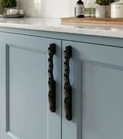Glossy Black Artistic Pull Handle Modern Kitchen Cabinet Manufacturer