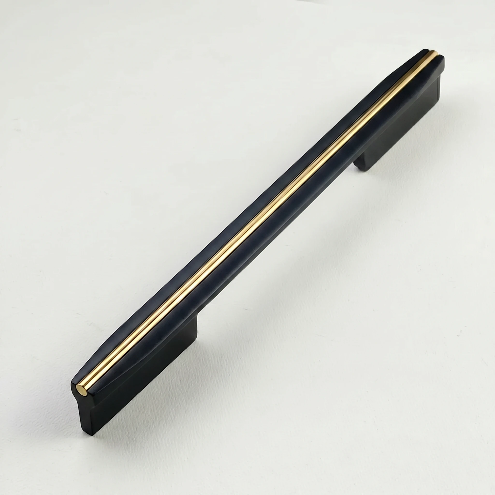 RB-077 – searching for the most demanding aluminum cabinet handle in India - Image 2